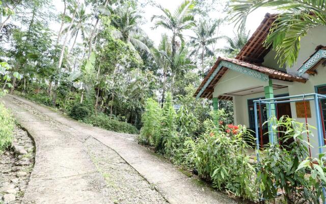 Homestay Mbah Parni By Zuzu