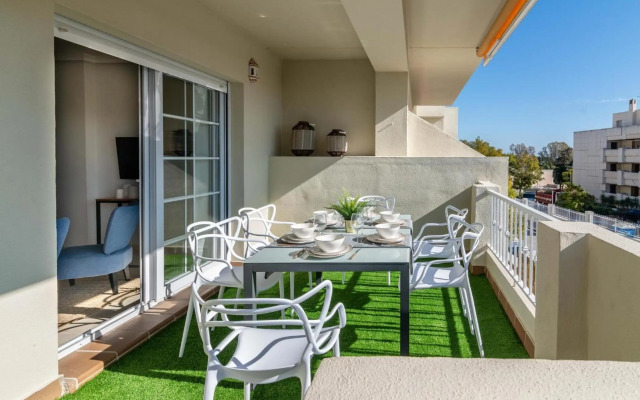 Puente Romano Modern flat, Best location in town