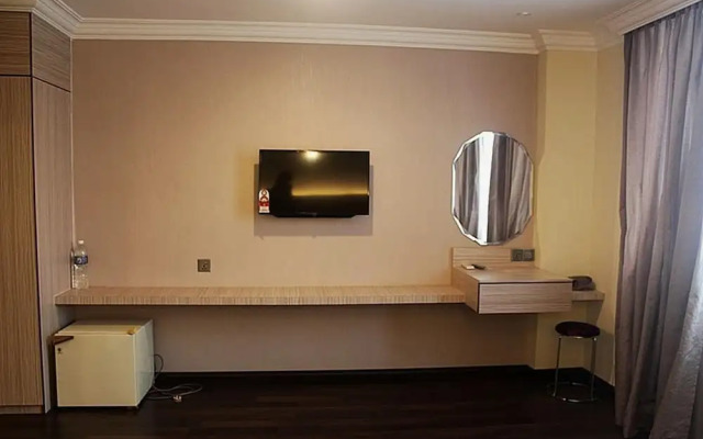 Golden Palms Hotel
