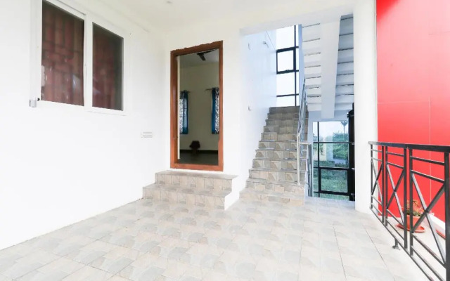 Giri Palace by OYO Rooms