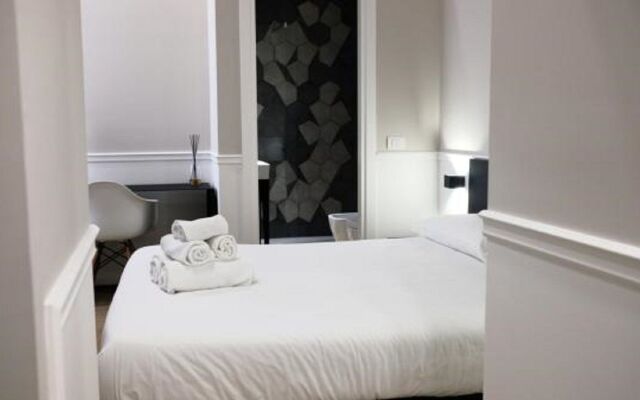 Отель Five Boutique Rooms
