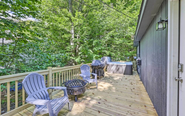 Modern Poconos Chalet w/ Private Hot Tub, Fire Pit