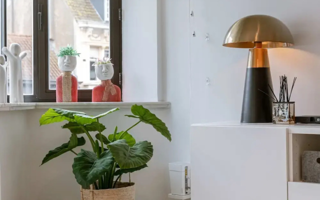 Pleasant 2 Bedroom Apartment With Private Parking