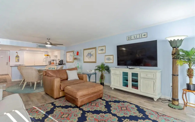 Shoreline Towers 1073