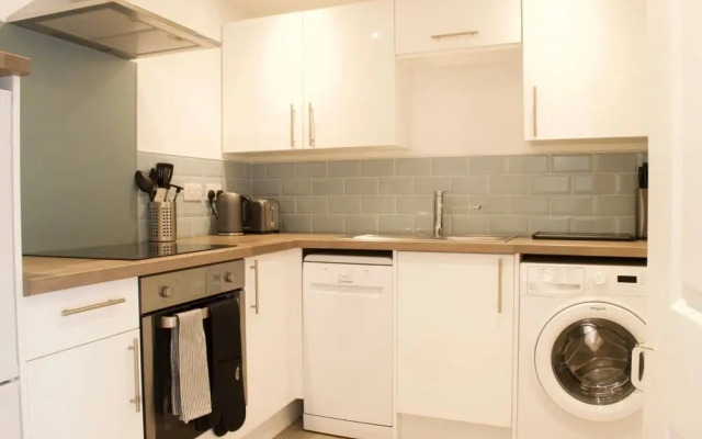 Beautiful 1 Bedroom Apartment On Broughton Street