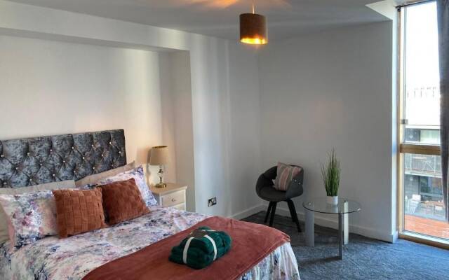 Zenith City Centre Apartment - Stay Longer and Save