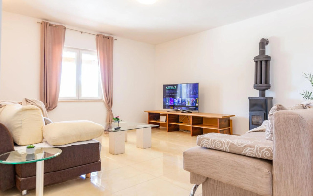 Šjor 2 BDR Apartment w grill