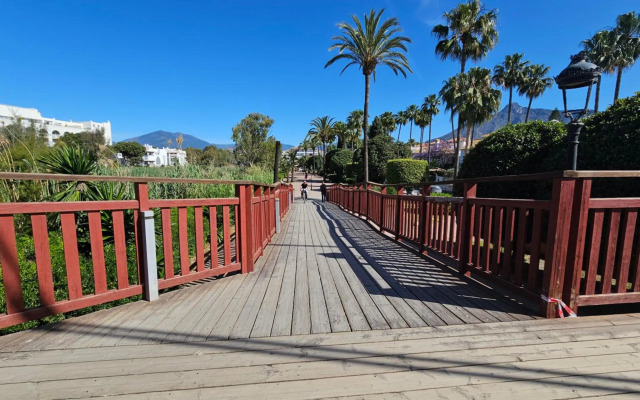 Puerto Banus 2linea playa con piscina y parking privado