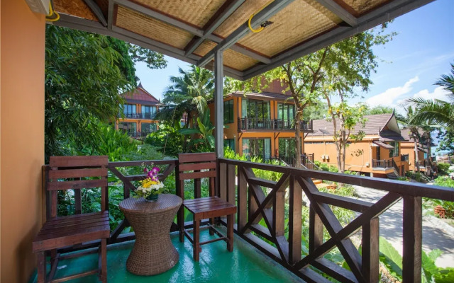 Phi Phi Long Beach Bungalow