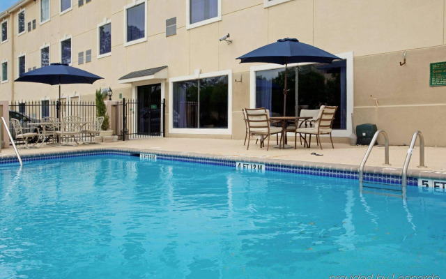 Comfort Inn & Suites IAH Bush Airport – East