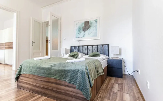 Modern 2BR Apartment Central Long Stay
