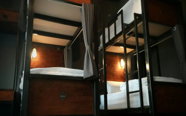 Rider Bedroom Hostel & Cafe