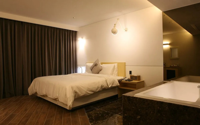 Pandora Hotel