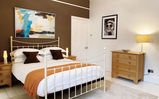 Spectacular Coastal Townhouse in Fowey for 8