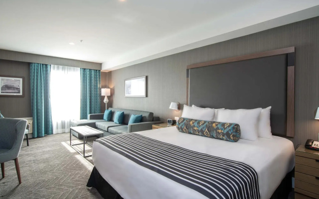Sandman Signature Ottawa Airport Hotel