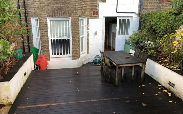 1 Bedroom Flat in Hammersmith With Garden