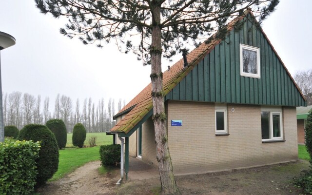 Tidy Bungalow With Microwave, 3 km. From Renesse and Beach