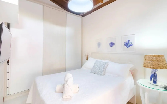 IT27 Village 3 Suítes Pé na Areia