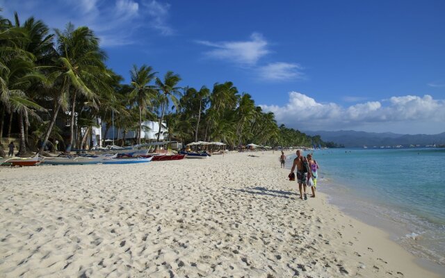 Villa de Oro Beach Resort