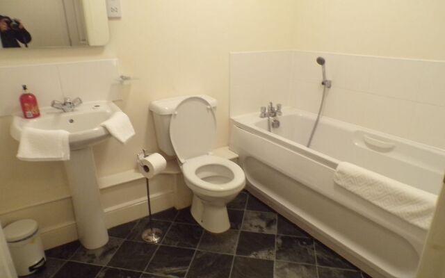 3 Bedroom Penthouse - City Centre Suites
