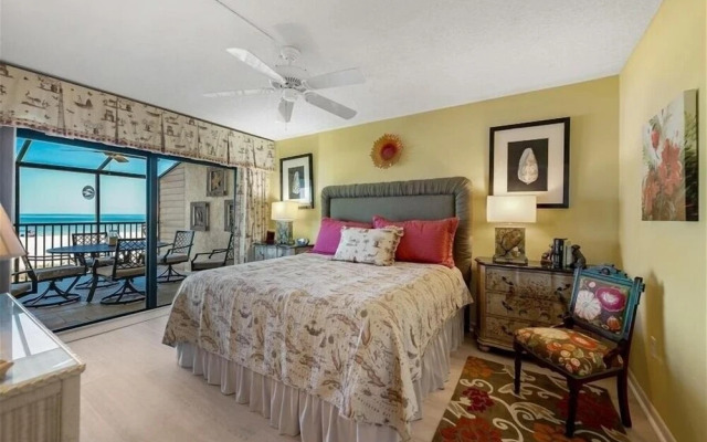 Sea Oats 115 2 Bedroom Home by RedAwning