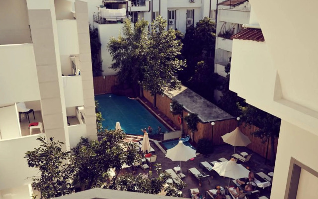 Two Seas Hotel