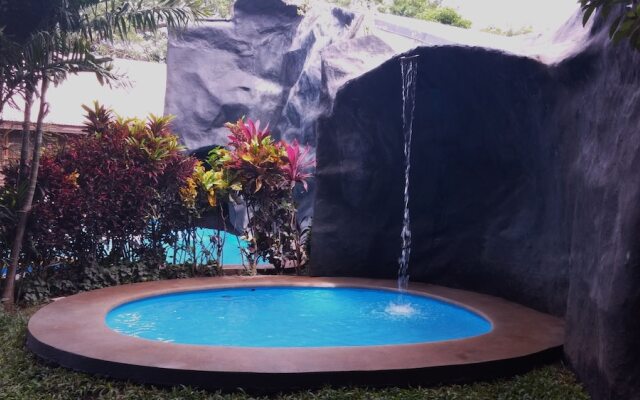 Hotel Cabanas La Teca