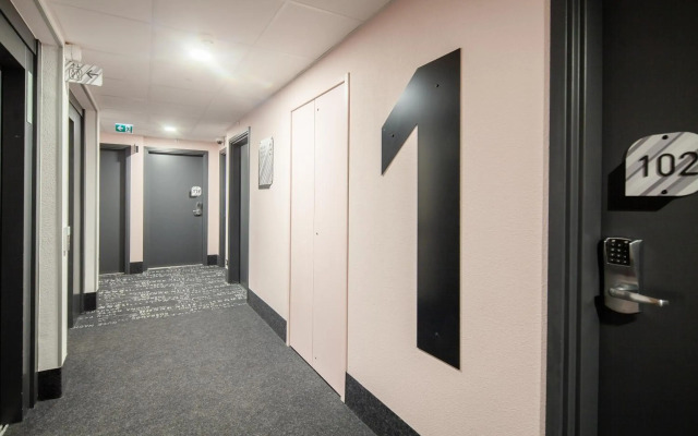 B&B HOTEL MASSY Gare TGV