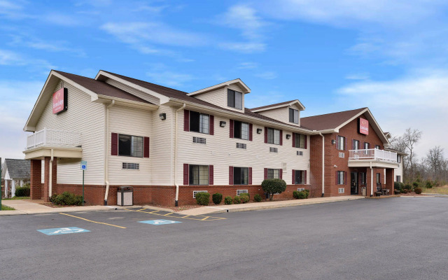 Econo Lodge Inn & Suites
