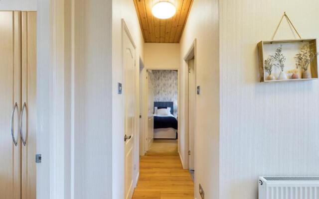 3 Bedroom Lakeview Lodge - Ensuite & Balcony Deck
