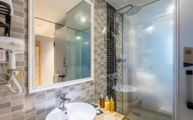Super 8 Hotel Shanghai JiaDing HongQiao Wan Da Guang Chang