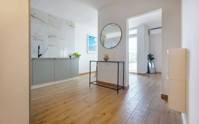 Modern apt With Balcony, 12 min Walk to the Beach