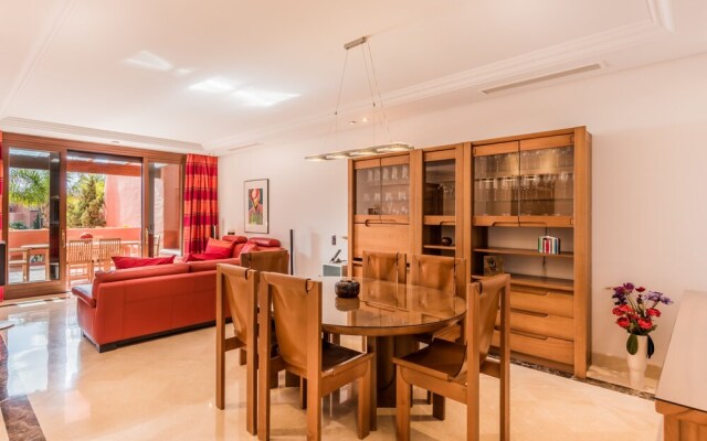 2 Bedrooms Apartment Frontline Beach