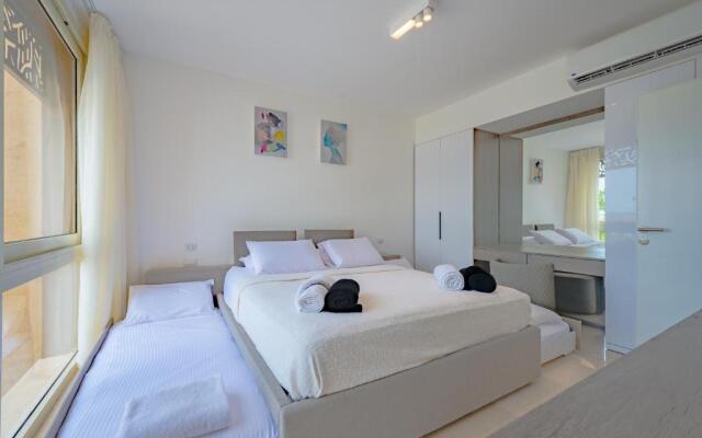 Seaview 3 BR with Beach & Pool access BBQ in Mangroovy