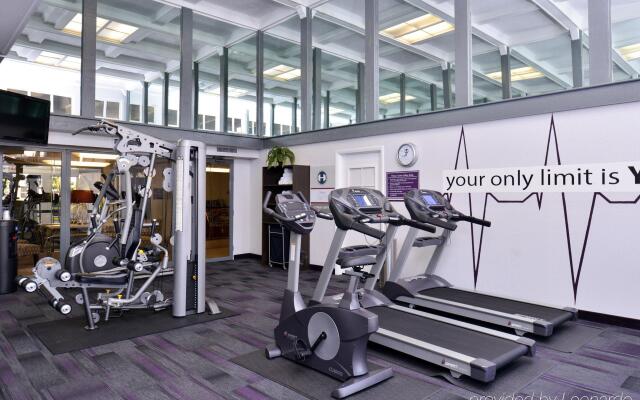 Clarion Inn & Suites Across From Universal Orlando Resort