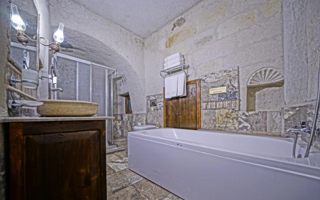 Maccan Cave Hotel