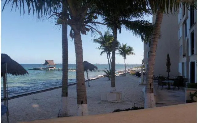 CaribbeanFront Cancun Puerto Juarez