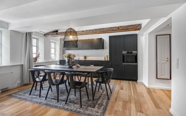 Sanders Regent - Smart 2-bdr Apt With Terrace