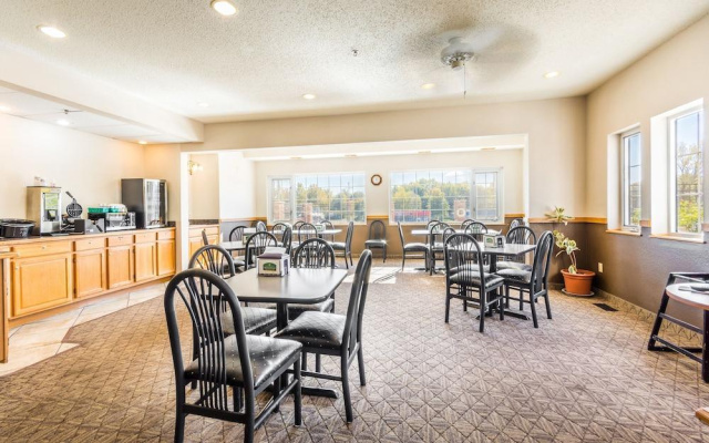 Wamego Inn And Suites