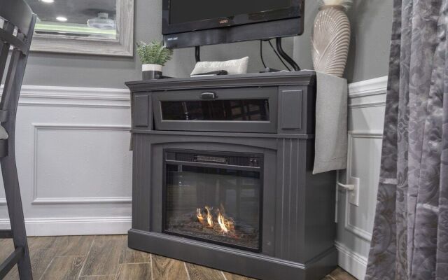 Retreat at the Pointe In the Heart of the Ozarks w/ Famed Branson Attractions