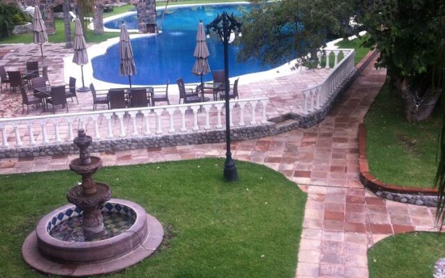 Jardi Hotel