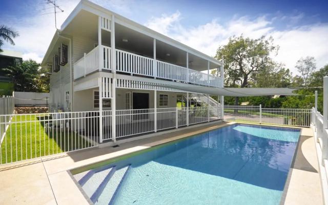 Island Adventure Holiday House