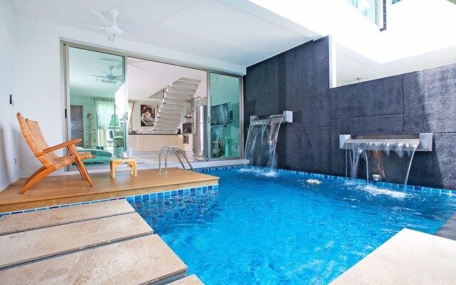 Villa Friendship 7
