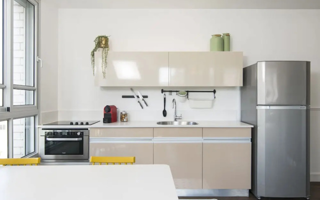 Bauhaus Boutique by TLV2rent