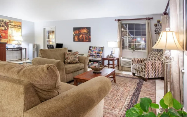 Super 8 By Wyndham Monroe West