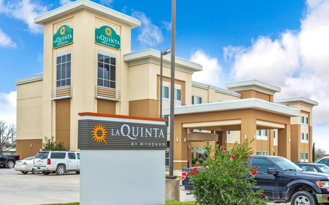 La Quinta Inn & Suites by Wyndham Gonzales TX