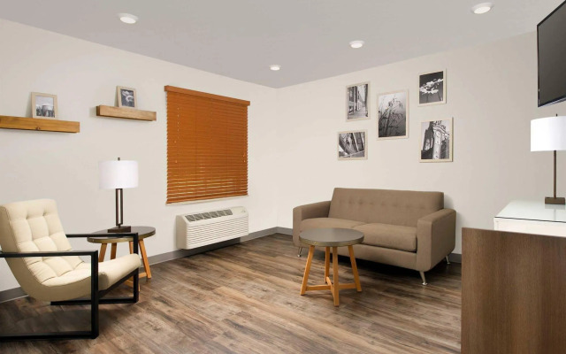 WoodSpring Suites Chicago Darien