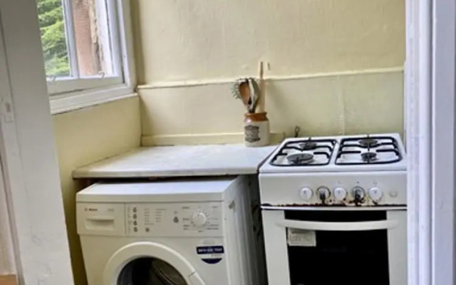 Large 5 Bedroom Flat in Marchmont, Edinburgh