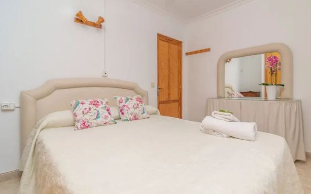 Bella in Alc dia With 3 Bedrooms and 2 Bathrooms