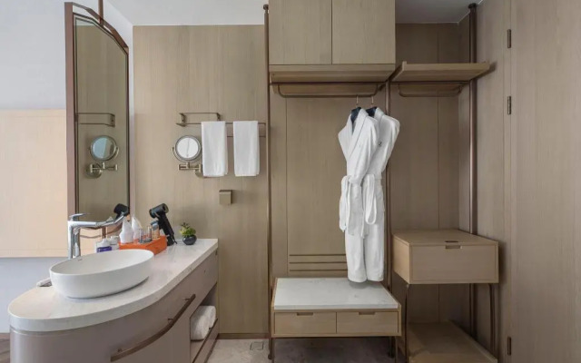 voco Chongqing Chaotianmen by IHG